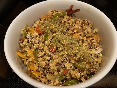 Orientalische Quinoa Bowl