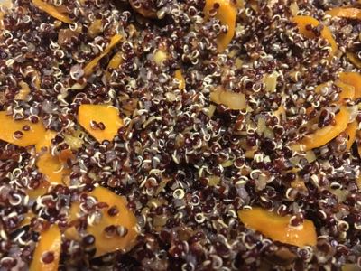 Quinoa-Pfanne mit Karotten und Pilzen