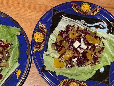 Radicchio-Salat mit Orangen, grünen Oliven und Feta