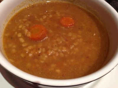 Karotten-Datteln-Suppe mit Mung-Linsen