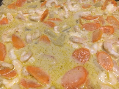 Karotten-Garnelen-Curry in der Pfanne