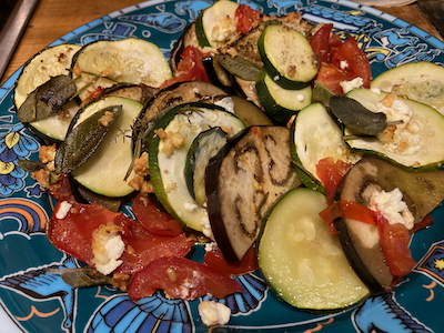 Zucchini-Auberginen-Tomaten-Auflauf mit Feta