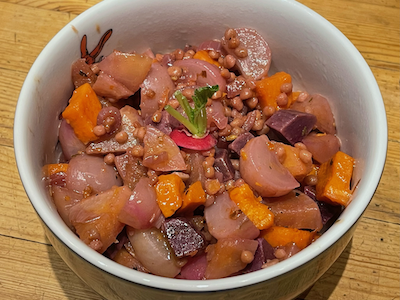 Rüben-Süßkartoffel-Bowl mit Couscous Maftoul