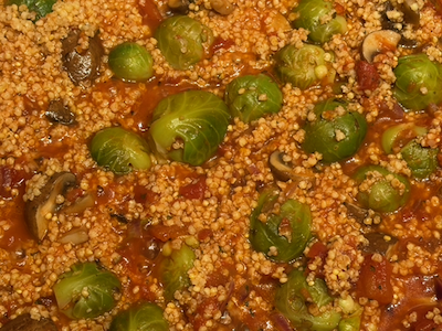 Goldhirse mit Kohlsprossen, Champignons und Tomaten