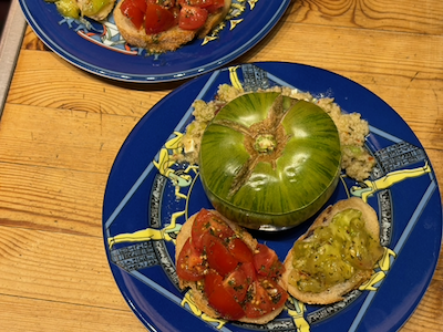 Grüne Fleischtomaten mit Couscous-Fülle