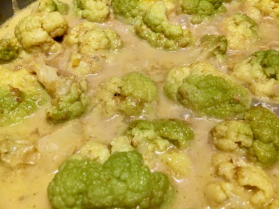 Indisches Grüner-Karfiol-Curry