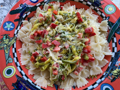 Mini-Farfalle mit Frühlingssauce
