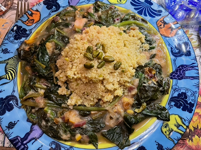 Blattspinat in Rhabarber-Creme mit Pistazien Couscous