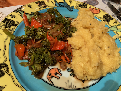 Brokkoli-Paprika-Pfanne mit Pastinaken-Püree