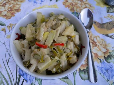 Grünes Thai-Curry mit Kohlrabi, Sellerie und Ananas