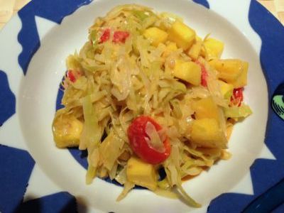 Kraut-Mango-Curry auf dem Teller