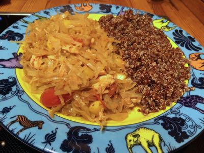 Kraut-Lachs-Mango-Curry mit Quinoa