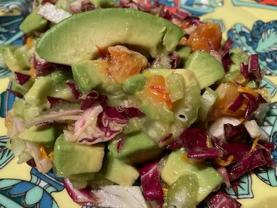 Avocado-Salat mit Blutorange und weißer Mayonnaise