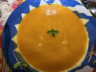 Quitten-Apfel-Erdäpfel-Suppe mit Süßkartoffel Quitten-Apfel-Erdäpfel-Suppe mit Süßkartoffel
