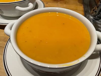Kürbis-Süßkartoffel-Suppe mit Ingwerwurzel