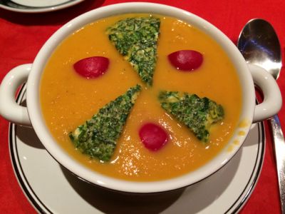 Karotten-Suppe mit Bärlauch-Eierstich