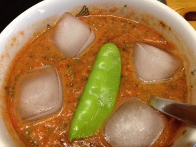 Kalte Tomaten-Zuckererbsenschoten-Suppe