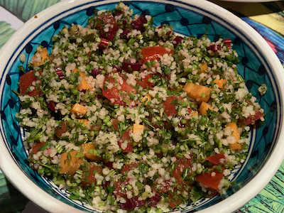 Tabouleh mit Karottengrün und Rohnenstiele