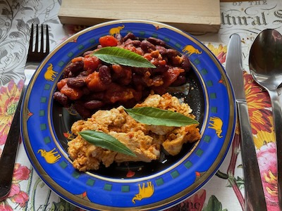 Thai-Rührei mit rotem Bohnen Curry