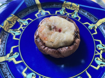Gefüllte überbackene Champignons